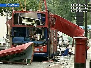 В среду источник в британской полиции сообщил, что все террористы, устроившие взрывы в Лондоне 7 июля, за год до терактов находились под наблюдением полиции