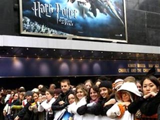 В Лондоне прошла мировая премьера нового фильма про юного волшебника Гарри Поттера - "Гарри Поттер и Кубок огня"