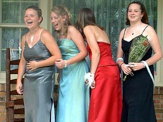Женщины от шуток получают больше кайфа, чем мужчины, выяснили ученые