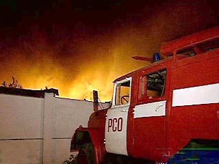 На востоке Москвы горит автосервис