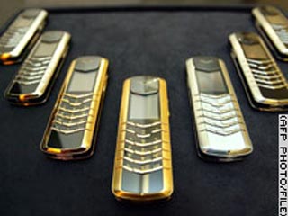 Компания Nokia специально создала подразделение под названием Vertu, которое представило коллекцию сотовых телефонов, достойных быть выставленными в ювелирном магазине и продающихся по соответствующей цене, около 5 тыс. долларов