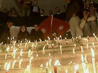 Тысячи иорданцев собрались на митинги в столице Аммане и в других городах день спустя после взрывов трех отелей в Аммане, произошедших в среду вечером