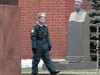 Кремлевских стражей одели в "космическую" форму