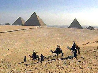 Вокруг египетских пирамид построят защитную ограду протяженностью 15 км