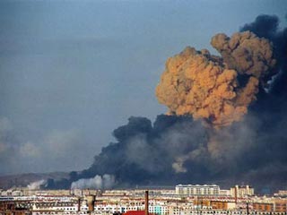 Более 10 тысяч жителей города Цзилинь были эвакуированы сразу же после взрывов на складе химического завода номер 101, находящемся в ведении Цзилиньской нефтехимической компании