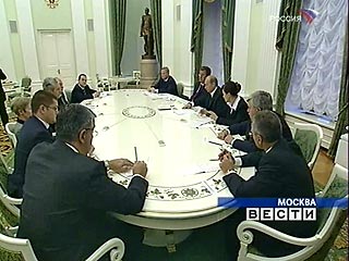Президент России Владимир Путин на встрече с сербским коллегой Борисом Тадичем заявил, что по итогам 2005 года товарооборот с Сербией и Черногорией достигнет 2 млрд долларов