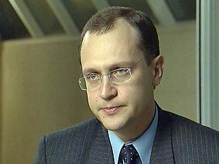 Сергей Кириенко в политику пришел из бизнеса. В конце 1980-х годов был генеральным директором молодежного концерна АМК, в 1994 году стал председателем правления нижегородского социального коммерческого банка "Гарантия"