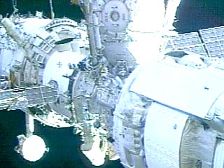 Экипаж МКС перешел на корабль "Союз" и закрыл люки