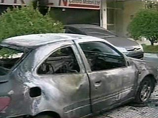 В ночь на субботу неизвестные напали на представительство одной из американских автомобильных фирм в афинском районе Перистери. Сожжены два автомобиля