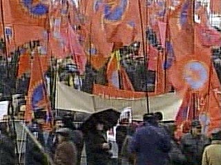 Два митинга, как в поддержку, так и против действующей власти, состоялись в воскресенье в Симферополе