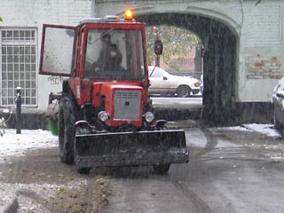 К утру понедельника все столичные дороги и основные и второстепенные были убраны от снега, выпавшего накануне