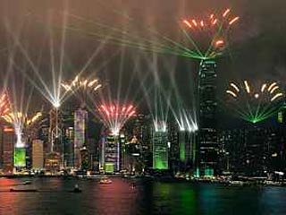 Лазерное шоу "Симфонией огней" в Гонконге