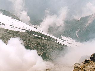 Вулкан Безымянный на Камчатке спустя год вновь показывает свою активность