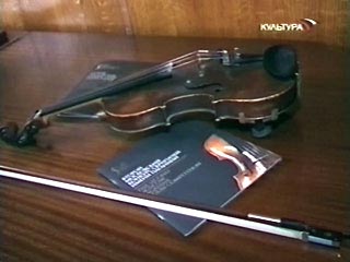 В Москве на выставке представлена купленная на Sotheby's скрипка Паганини