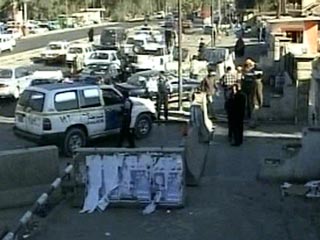 Двадцать человек погибли, 35 мирных жителей получили ранения в четверг при взрыве заминированного автомобиля в городе Эль-Махмудия, расположенном в 20 км к югу от Багдада