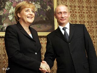 Ангела Меркель и Владимир Путин договорились "о поддержании регулярных контактов"