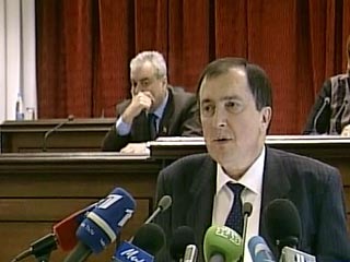 С докладом по итогам работы комиссии выступил ее председатель - первый заместитель председателя парламента Северной Осетии Станислав Кесаев. Этот документ насчитывает 30 страниц