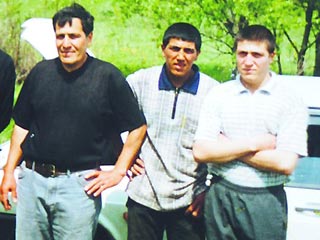 Разим Ахмедов (на фото - слева) и два его сына приехали в Арсеньевский район несколько лет назад и за это время смогли организовать большое, по нынешним меркам, хозяйство. Сейчас все трое задержаны