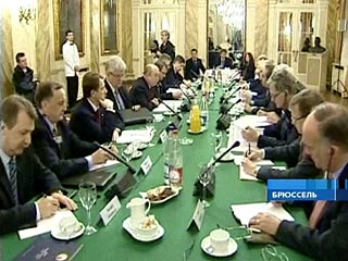 Премьер Михаил Фрадков, прибывший в Брюссель во главе представительной российской делегации, проведет в среду переговоры с чиновниками Евросоюза