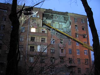 В Москве в в 7-этажном доме по улице Годовикова, дом 6 произошел взрыв. Рухнул подъезд
