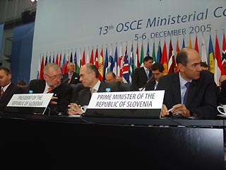 Le Figaro об итогах саммита ОБСЕ в Любляне: стороны третий год подряд не могли договориться