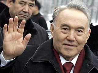 4 декабря этого года, когда Нурсултан Назарбаев очередной раз был избран президентом Казахстана, исполнилось уже 15 лет его единоличному правлению в этой стране