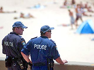 В Австралии расовая напряженность вылилась в крупную вспышку насилия на одном из пляжей Сиднея, где в воскресенье около 5 тысяч человек принялись избивать молодых людей арабского происхождения