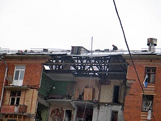Многим москвичам, чьи квартиры пострадали при взрыве утром 7 декабря, придется встречать Новый год среди обвалившихся стен или в гостинице