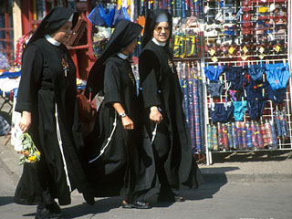 Монахини и монахи поселятся вместе, следуя новому призванию