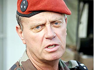 Высокопоставленному французскому военачальнику - бывшему командующему операцией "Ликорн" в Кот-д'Ивуаре генералу Анри Понсе - предъявлено обвинение в соучастии в убийстве