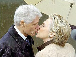 Билл Клинтон делает карьеру "мужа сенатора"