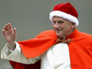 Папа Римский Бенедикт XVI появился на днях в Ватикане в необычном образе