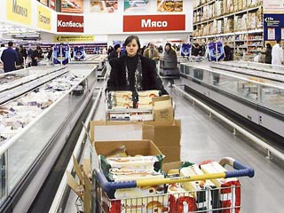 В супермаркетах и торговых центрах началась самая горячая пора: люди закупают продукты к праздничному столу, подарки друзьям и знакомым, блестки и мишуру для украшения своих квартир