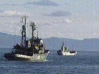 Пограничникам в Охотском море только с помощью огня удалось задержать судно браконьеров