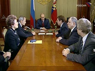 Президент России Владимир Путин обсудил на совещании в Санкт-Петербурге вопросы переезда Конституционного суда в Петербург