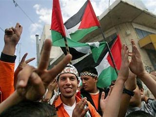 Правящее в Палестинской автономии движение "Фатх" сумело преодолеть раскол и идет на всеобщие выборы единым списком. Об этом объявил в среду в Рамалле министр по гражданским делам Мухаммед Дахлан