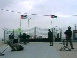 Палестинские радикалы разрушили часть пограничных сооружений между Египтом и сектором Газа