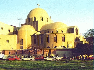 Копты-христиане, которых в Египте насчитывается более восьми миллионов, также встретили в своих храмах наступление великого праздника