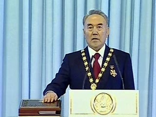 Избранный президент Казахстана Нурсултан Назарбаев официально вступил в должность главы государства
