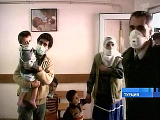 Два брата четырех и пяти лет, у которых тесты на опасный вирус "птичьего гриппа" A(H5N1) оказались положительными, но симптомы заболевания отсутствуют, во вторник прошли детальное обследование в больнице Кеджорен в Анкаре