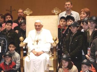 Папа Римский Бенедикт XVI принял группу детей Беслана