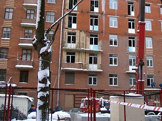 Пострадавший в результате взрыва в Москве дом по улице Годовикова, 6, будет сдан приемочной комиссии в конце этой недели. Сейчас строители заканчивают отделочные работы