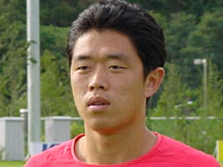 Первым новичком футбольного клуба "Зенит" в нынешнем межсезонье стал полузащитник сборной Кореи Хюн Юн Мин