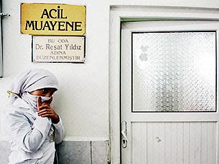 Вирус, выявленный у людей, заболевших в Турции "птичьим гриппом", может являться результатом мутации прежних штаммов, в результате которой предположительно он стал опаснее для человека