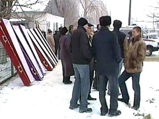 В Краснодарском крае сегодня второй день траура по 21 погибшему при столкновении электропоезда и автобуса на железнодорожном переезде в Усть-Лабинском районе