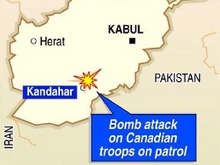 В Афганистане в воскресенье террорист-смертник врезался на начиненном взрывчаткой автомобиле в канадский военный конвой и взорвал себя. При взрыве погибли два гражданских лица и 13 получили ранения