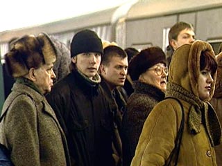 В метро Москвы появились плакаты "Мороз и солнце - день чудесный...". На улице минус 30