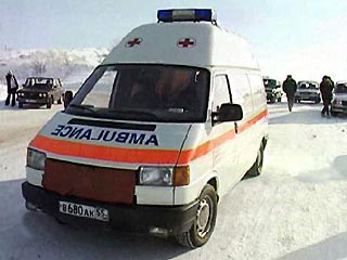 Пассажирский автобус с людьми провалился в четверг под лед на Енисее в 20 км от столицы Тувы - Кызыла