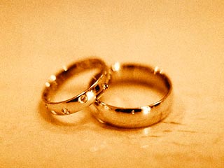 Стабильный брак увеличивает доходы, а развод начинает разрушать личное состояние еще за четыре года до его оформления