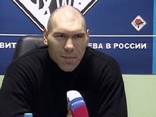 Боксер-тяжеловес Николай Валуев избил охранника спорткомплекса, где хоккеем занимается его сын